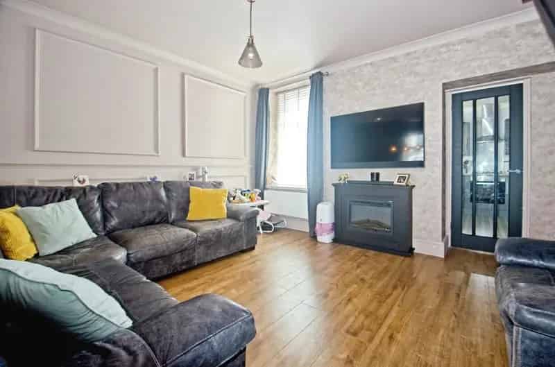3 Bedroom End Terrace House Near Amenities and Schools
