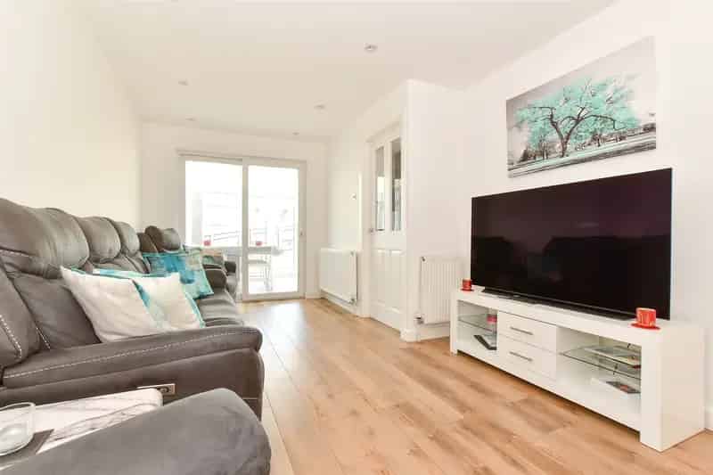 2 Bedroom Detached Bungalow For Sale Near Sandown Beach