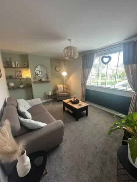 3 Bed Semi Detached House Large Garden Driveway