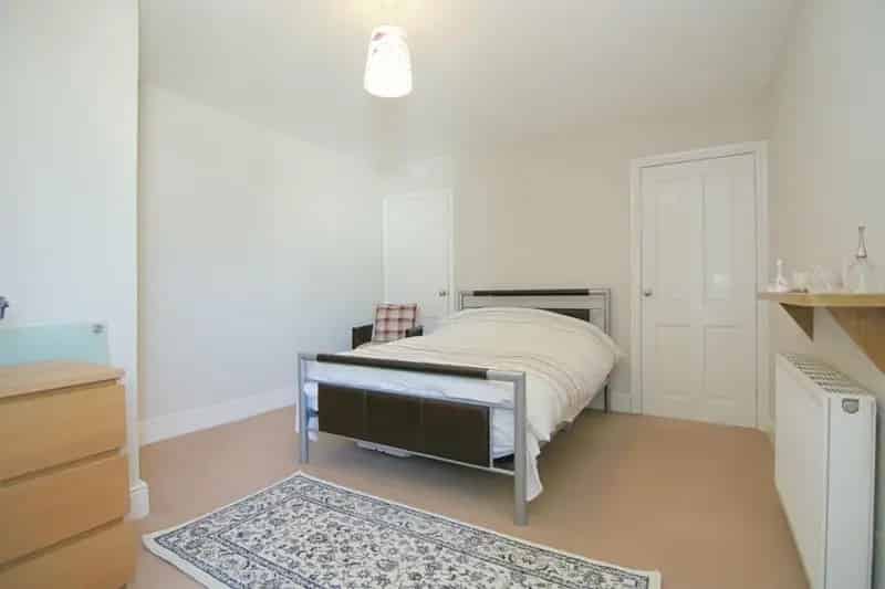 4 Bed House for Sale - Spacious Family Home with Modern Amenities