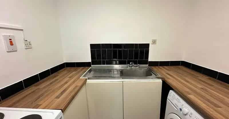 1 Bedroom Ground Floor Studio Flat for Sale