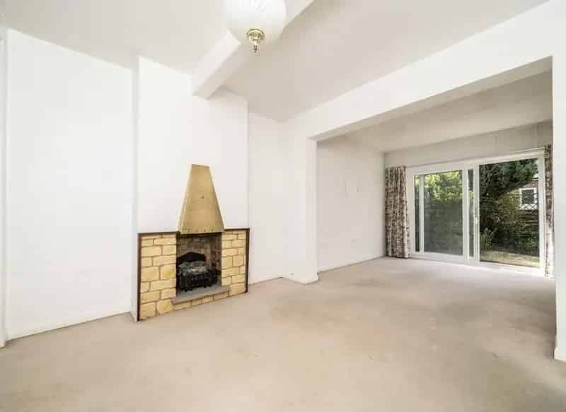 Three Double Bedroom House 1000sqft Two Reception Rooms Garden No Onward Chain