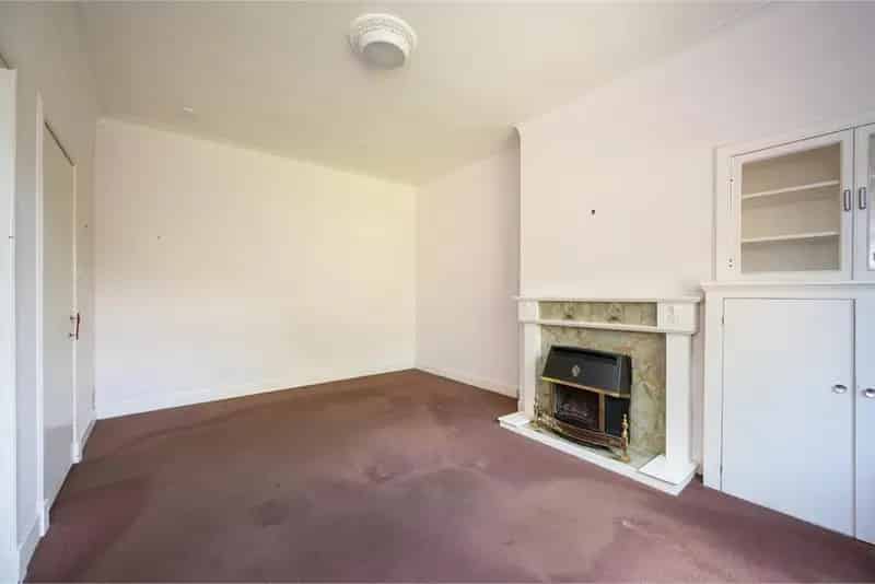 2 Bed Flat Maisonette with Garden Driveway Parking