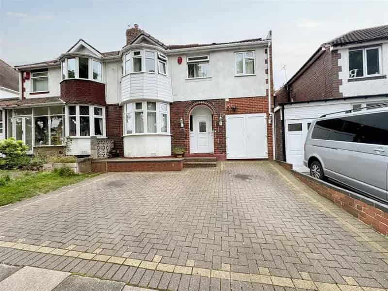 4 Bedroom Semi-Detached House for Sale