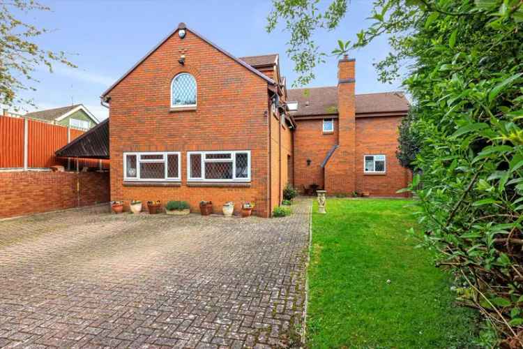 5 Bedroom Detached House for Sale in Leckhampton