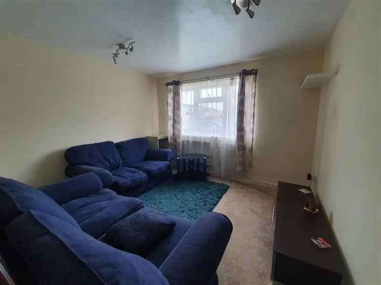 One Double Bedroom Flat Ground Floor Communal Garden Available End of June