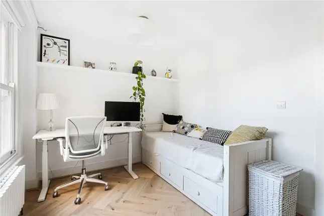 Flat to rent in Green Lanes, London N4