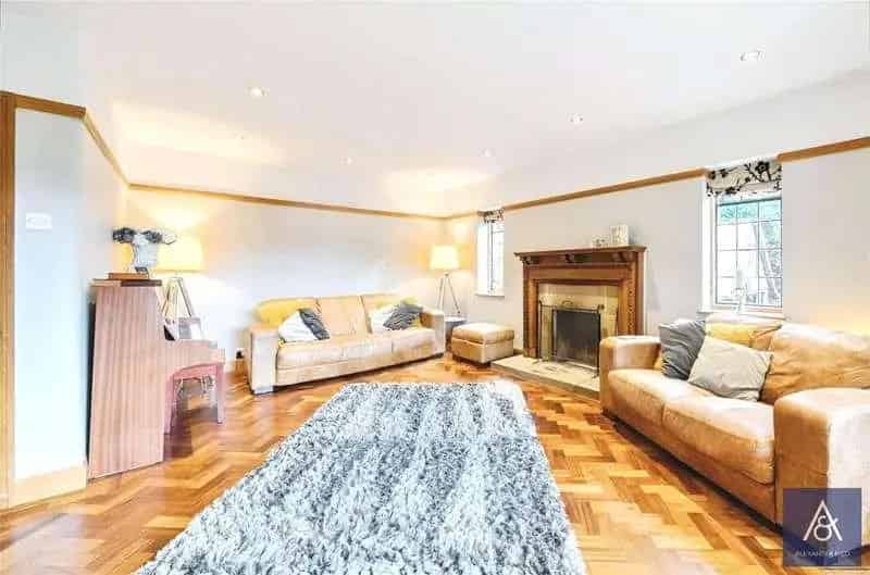 4 Bed Detached House for Sale