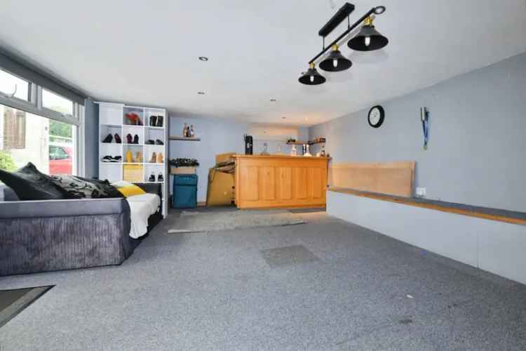 4 5 Bedroom Semi Detached House Games Room Bar Modern Kitchen Gardens No Onward Chain