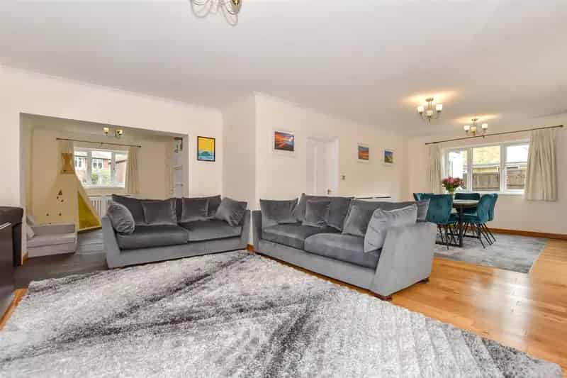 5 Bedroom Detached House Near Canterbury West Station