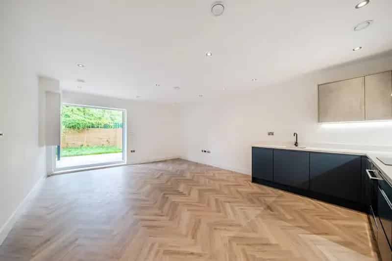 Flat For Sale , London, England