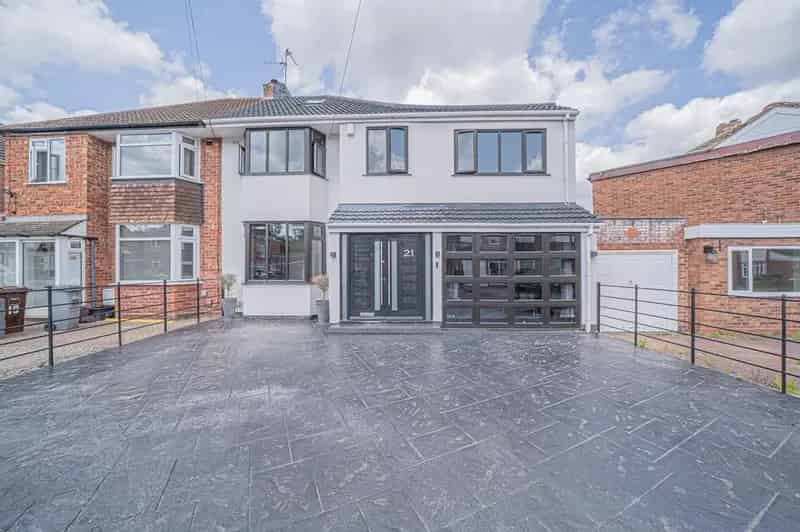 4 Bedroom Semi-Detached House for Sale Solihull