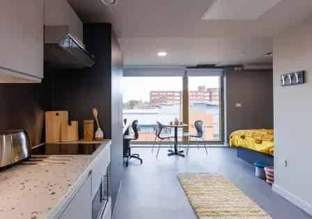 1 room room of 62 m² in Manchester