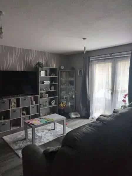 2 Bed Semi Detached House Near Shops and Transport Links