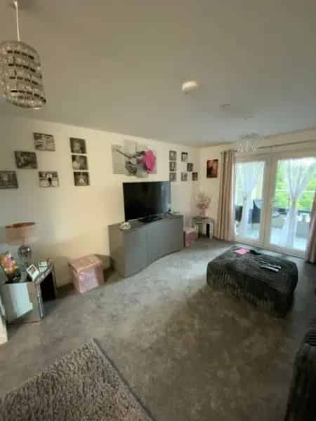 Ground Floor Flat Over 55s Wet Room Balcony