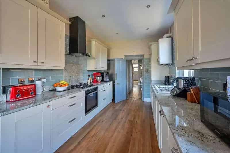 4 Bed House For Sale Ultrafast Broadband Off Street Parking