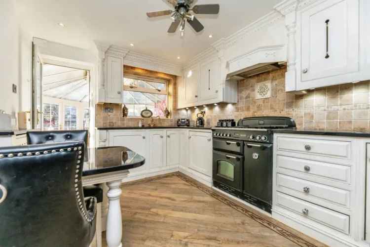 4 Bed Family Home with Conservatory and Sauna