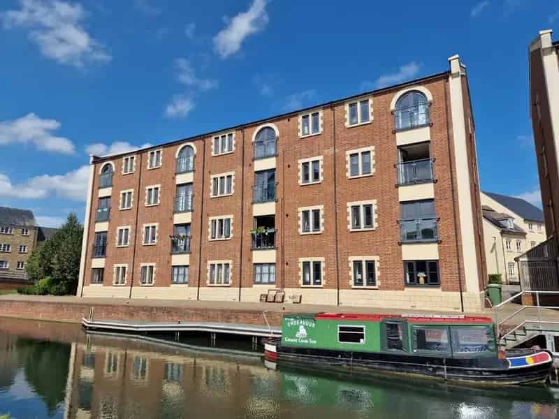 2 bedroom flat for sale