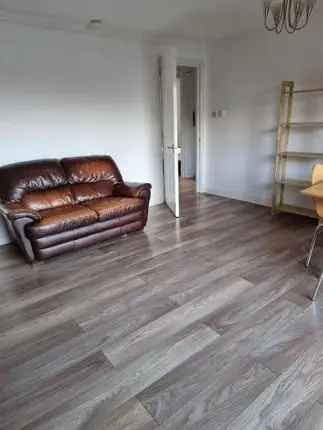 3 Bedroom Apartment to Rent Glasgow G5 Riverview Place