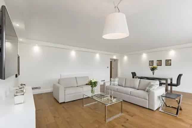 2-Bedroom Flat for Sale in Knightsbridge, London