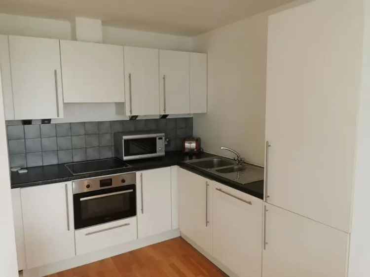 2 Bedroom Flat to Rent Salford Media City UK Parking
