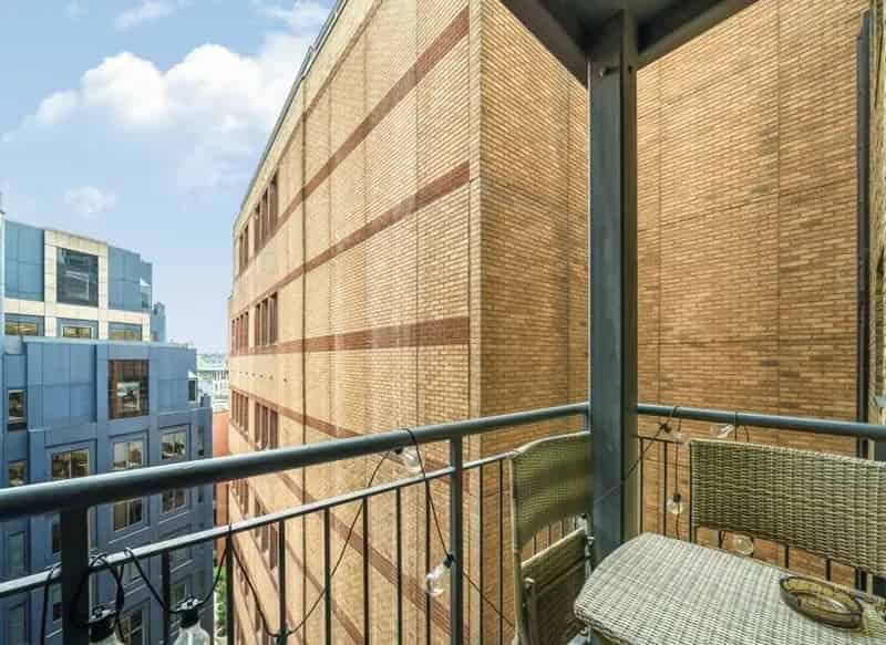 2-Bedroom Apartment near London Wall with Balcony and Rooftop Terrace