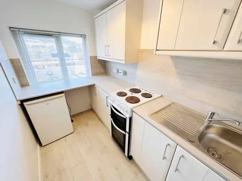 1 Bedroom Flat in Skewen - Fully Renovated
