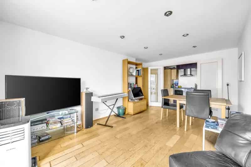 2 Bedroom Flat for Sale in Riverside West