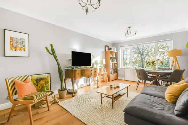 1 Bedroom Flat for Sale - Newly Renovated with Garage