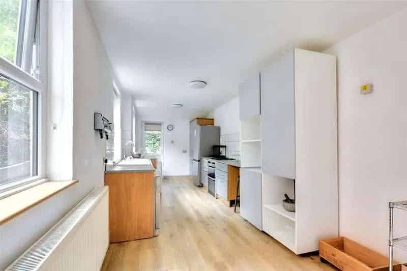 3 Bed Semi-Detached House For Sale No Upward Chain