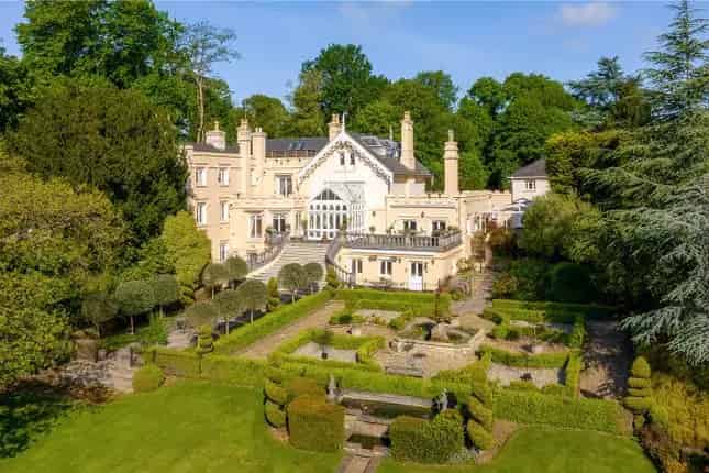 Highwood Lodge Estate: Manor House, Cottages, Equestrian Facilities
