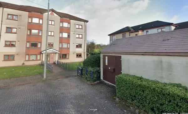 Big Kitchen House Near Shops and Transport 20 Mins to Glasgow