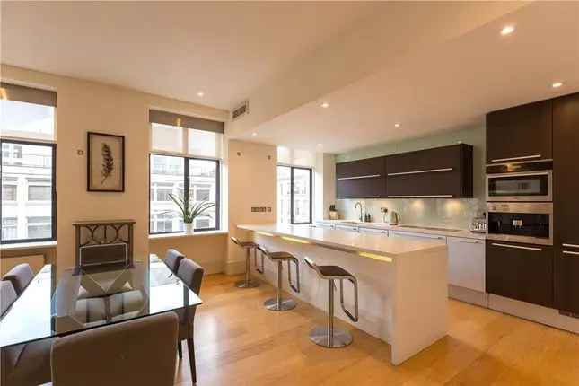 Flat to rent in Great Portland Street, Fitzrovia, London W1W