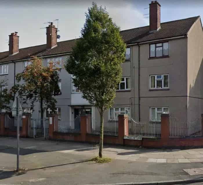 2 bed flat in Netherton