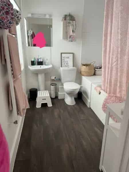 Spacious 2-Bed Apartment with Balcony - 8 Years Old