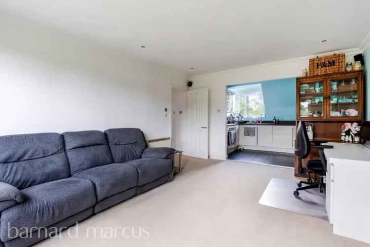 Two Bedroom Apartment near Belmont High Street and Station
