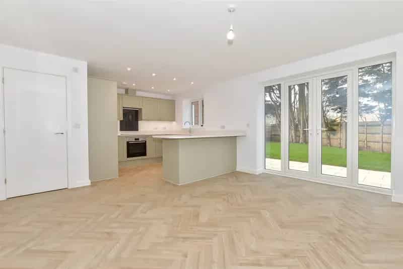 4 Bedroom Detached House for Sale Near Schools and Amenities