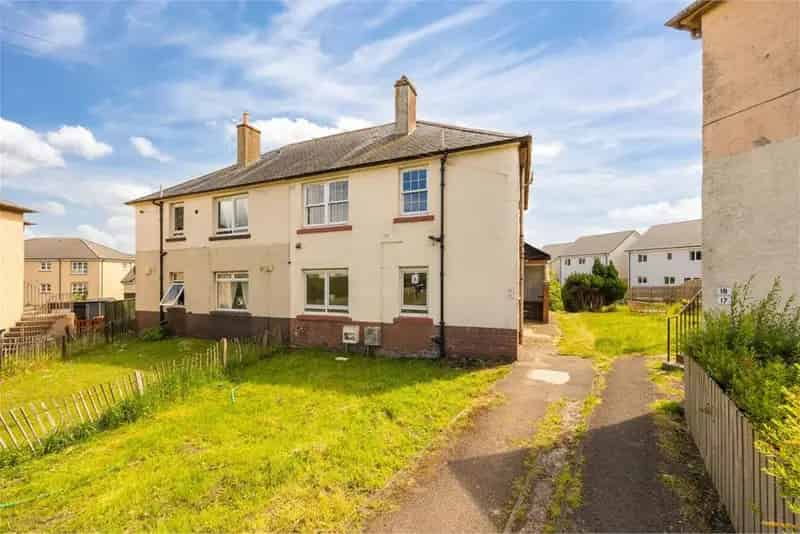 2 Bed Flat Upper Villa with Private Garden Gilmerton