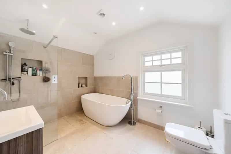 5 Bedroom Detached House for Sale in Frensham