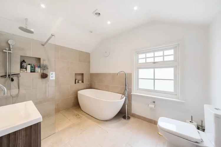 5 Bedroom Detached House for Sale in Frensham