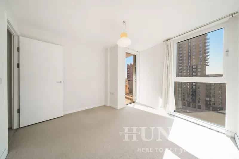 2 Bedroom River View Apartment for Sale in Hale Village N17