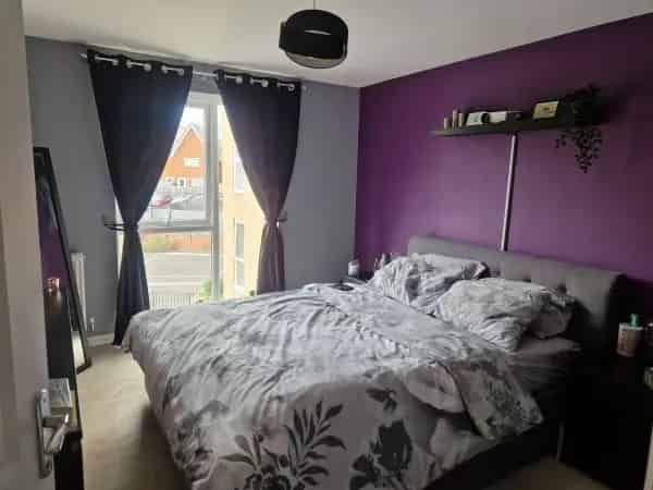 2-Bed Top Floor Flat with Parking Near Festival Place