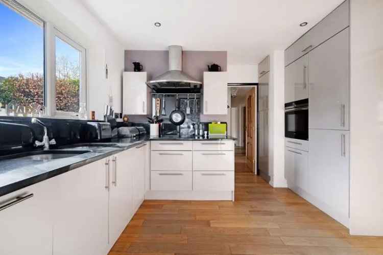 3 Bedroom Bungalow For Sale
