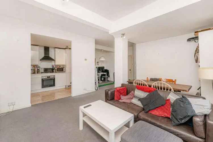 2 bed flat for sale