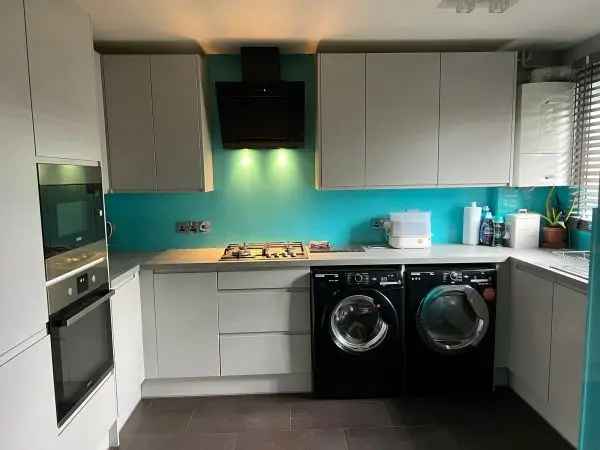 2 Bed House Wren Kitchen New Windows and Doors Decent Garden Driveway