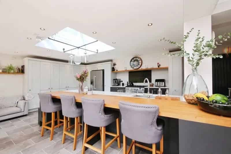 Spacious Essex-Style Home in Haxby - 4 Bedrooms, Beautiful Gardens
