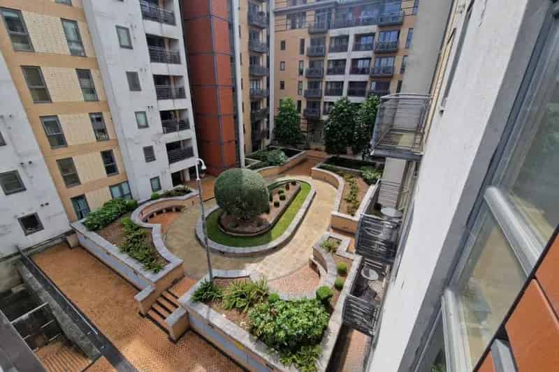 Luxury Leeds Apartment with City Views and Secure Parking