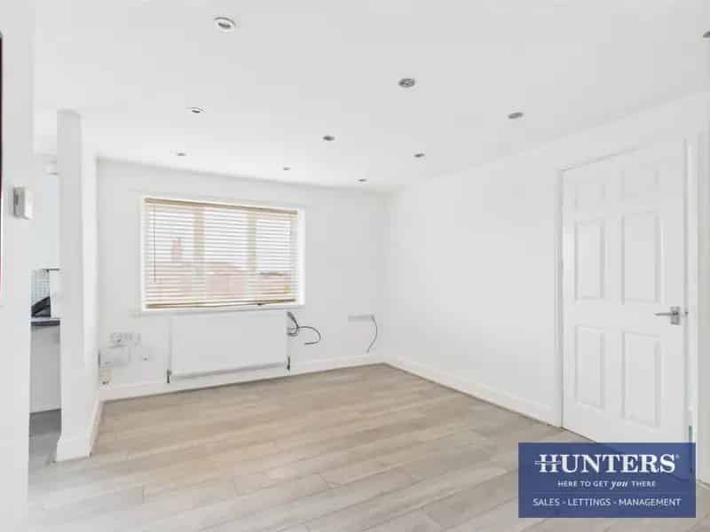 3 Bedroom Maisonette To Let Freshly Decorated Immediate Availability
