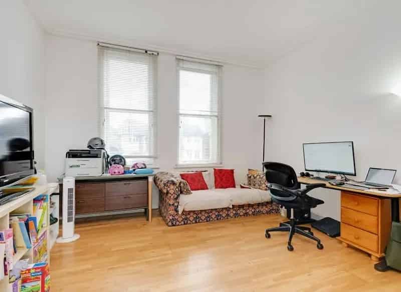3 Double Bed Split Level Maisonette with Garden Access