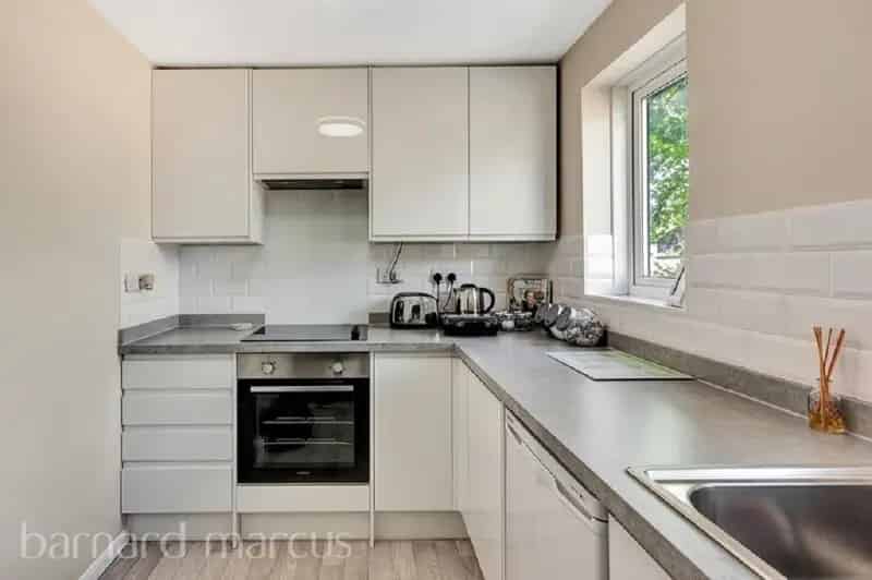Spacious Apartment in Water Garden Development Ideal for First Time Buyers and Investors